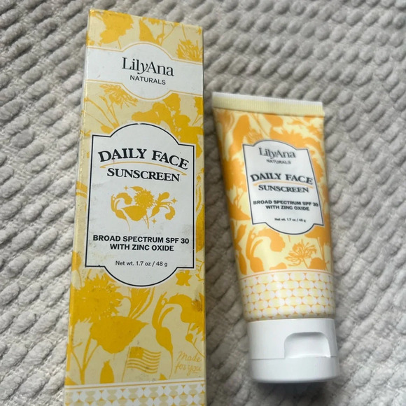 ๐คNew LilyAna Daily Sunscreen SPF 30๐ค - Picture 5 of 7